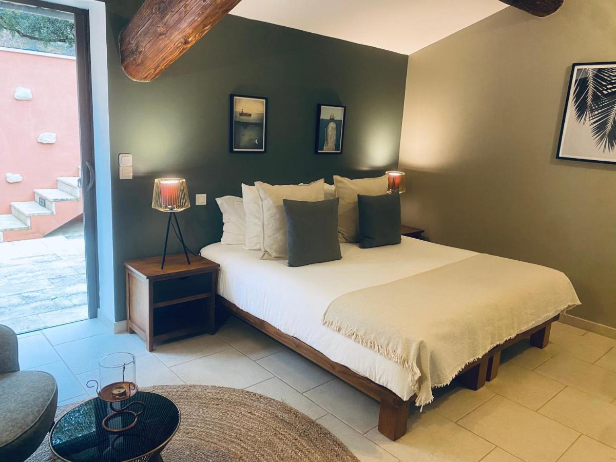 Le Jas De Joucas Hotel-Restaurant Екстериор снимка