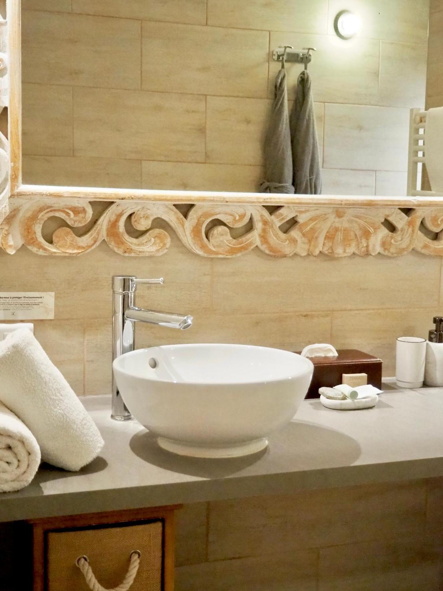 Le Jas De Joucas Hotel-Restaurant Екстериор снимка