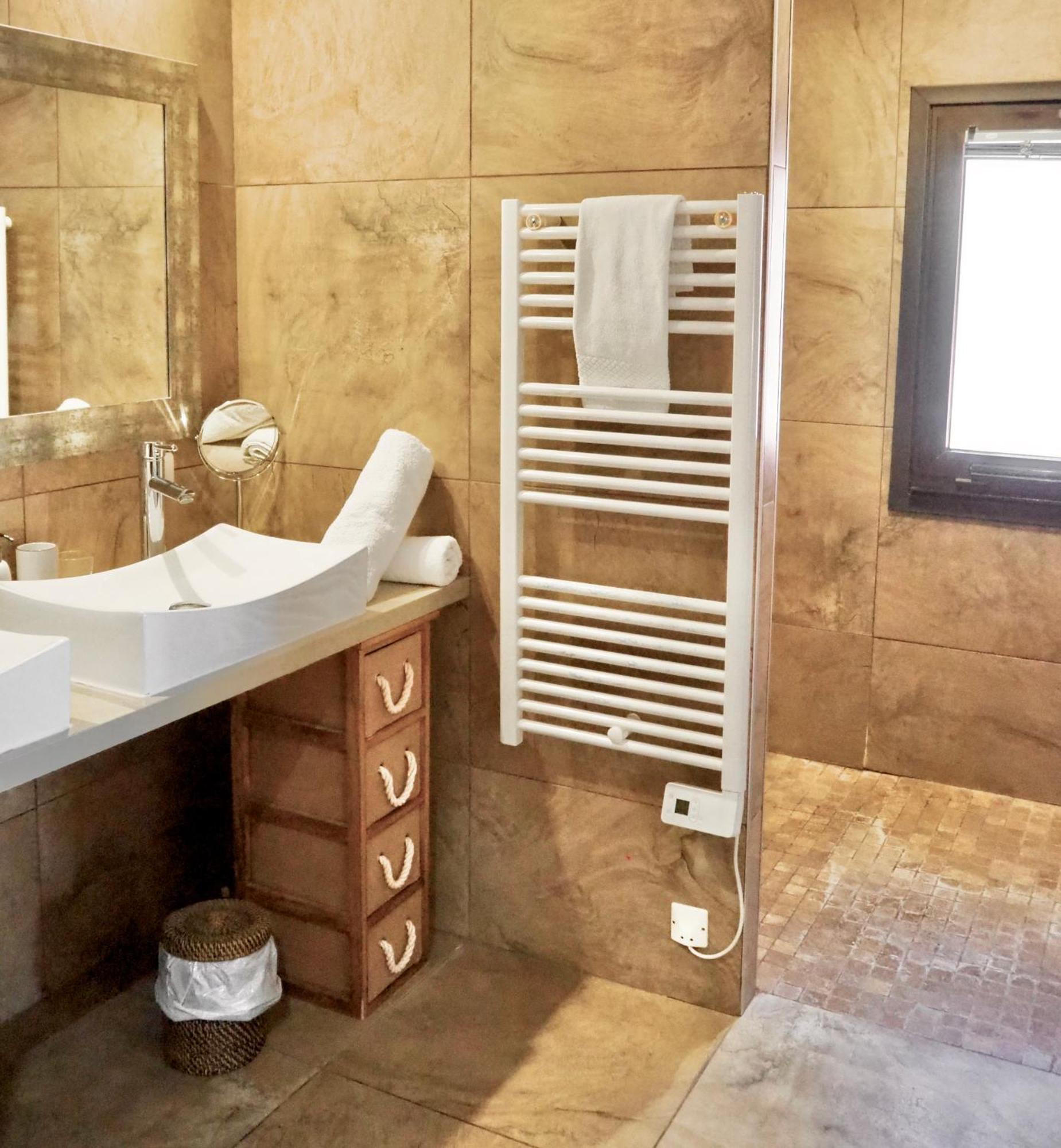 Le Jas De Joucas Hotel-Restaurant Екстериор снимка